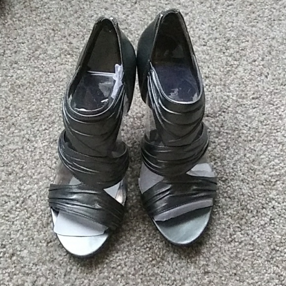 Heels - Picture 1 of 3